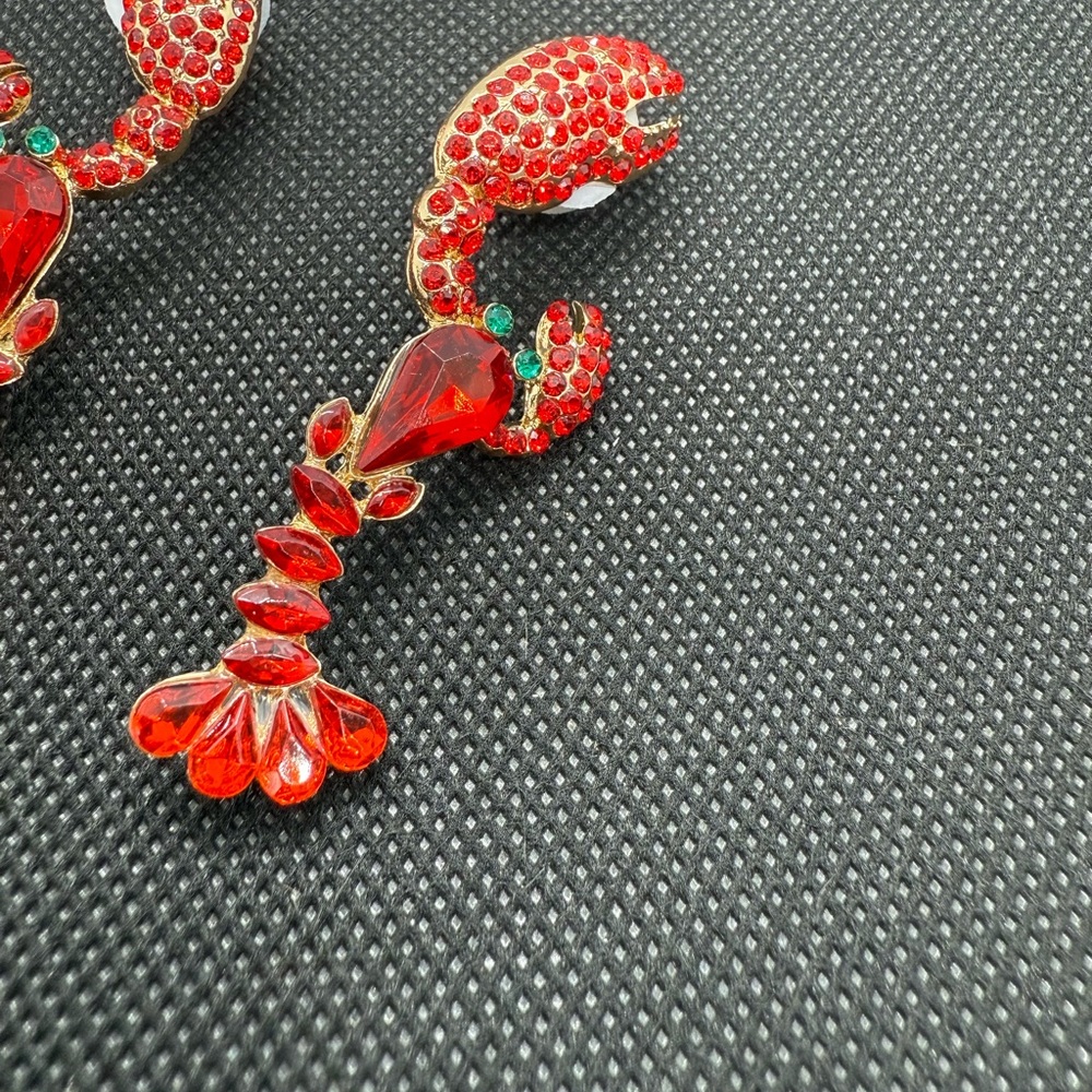 NWT Elegant Red Lobster Crawfish Rhinestone Dangle Earrings - Picture 3 of 5